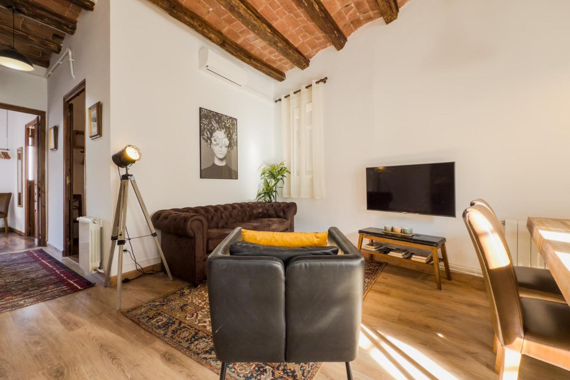 Magalhaes - Trad Flat In Poble Sec, Near Ramblas Barcelone