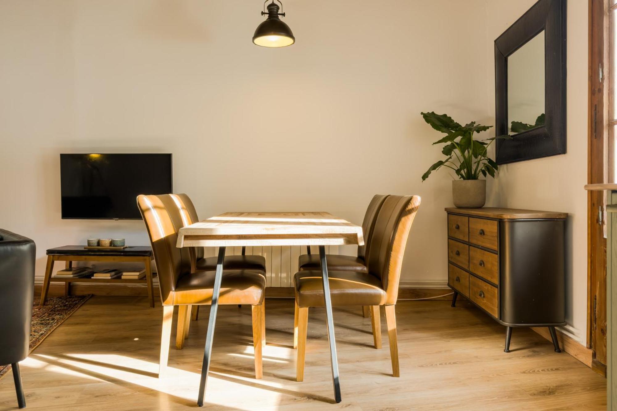 Magalhaes - Trad Flat In Poble Sec, Near Ramblas Apartment *
